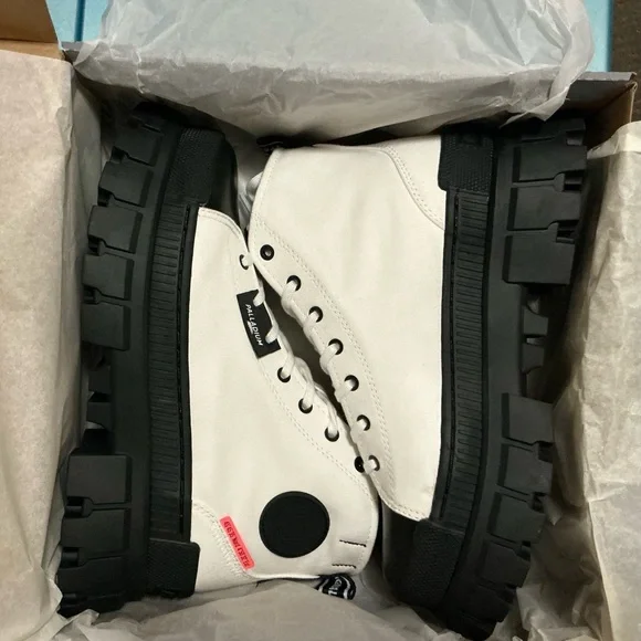 Palladium Revolt HI TX Hiking Boots New In Box - Picture 2 of 5